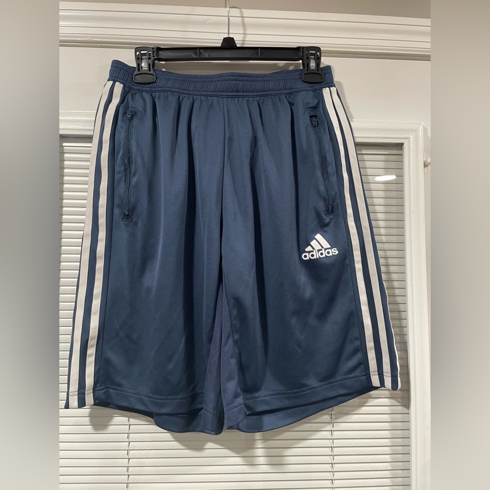 ADIDAS men’s blue shorts size M